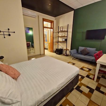 Inta Hotel (Adults Only) Tel Aviv Esterno foto