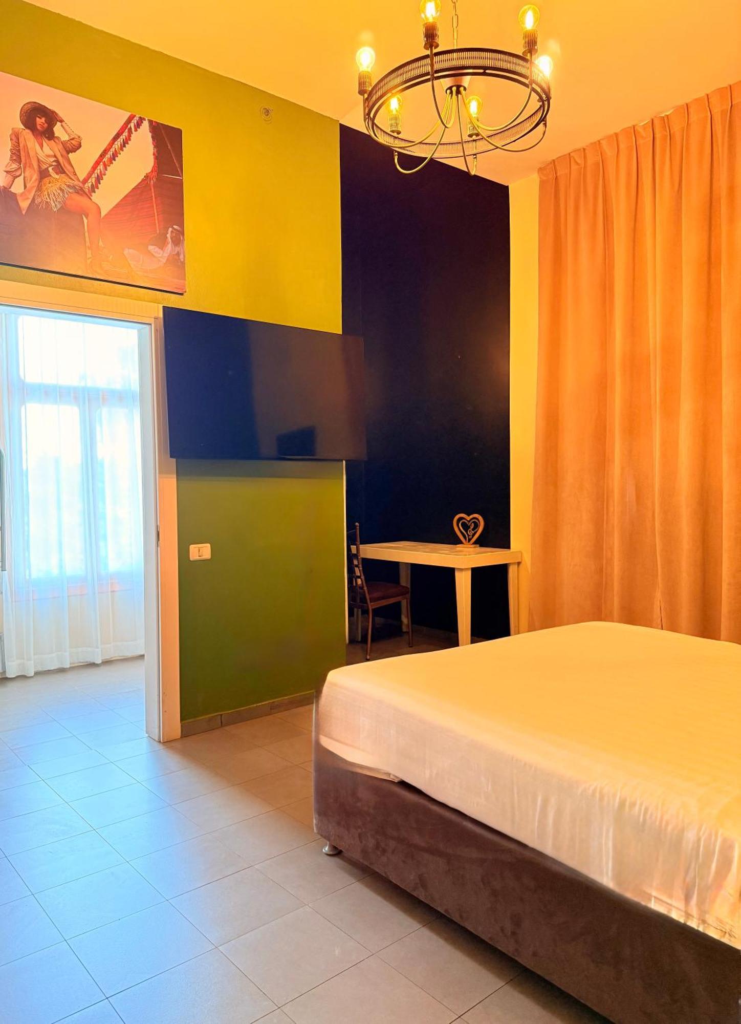Inta Hotel (Adults Only) Tel Aviv Esterno foto